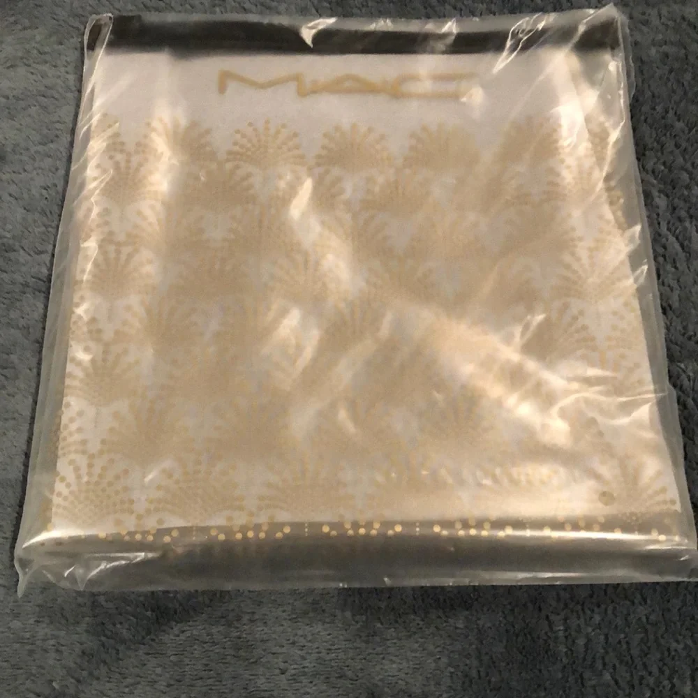 New 2022 Authentic MAC Holiday Gold Black Celebrate Make Up Cosmetic Case Bag